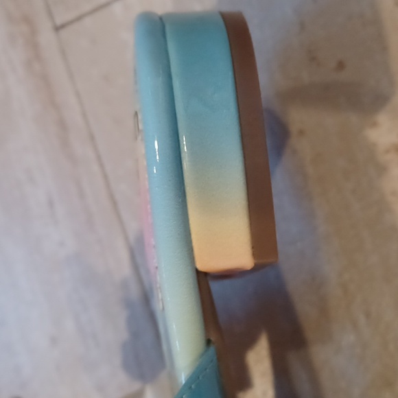 Gorgeous Crown & Ivy Wylie Pastel Thong Sandals - Picture 6 of 10